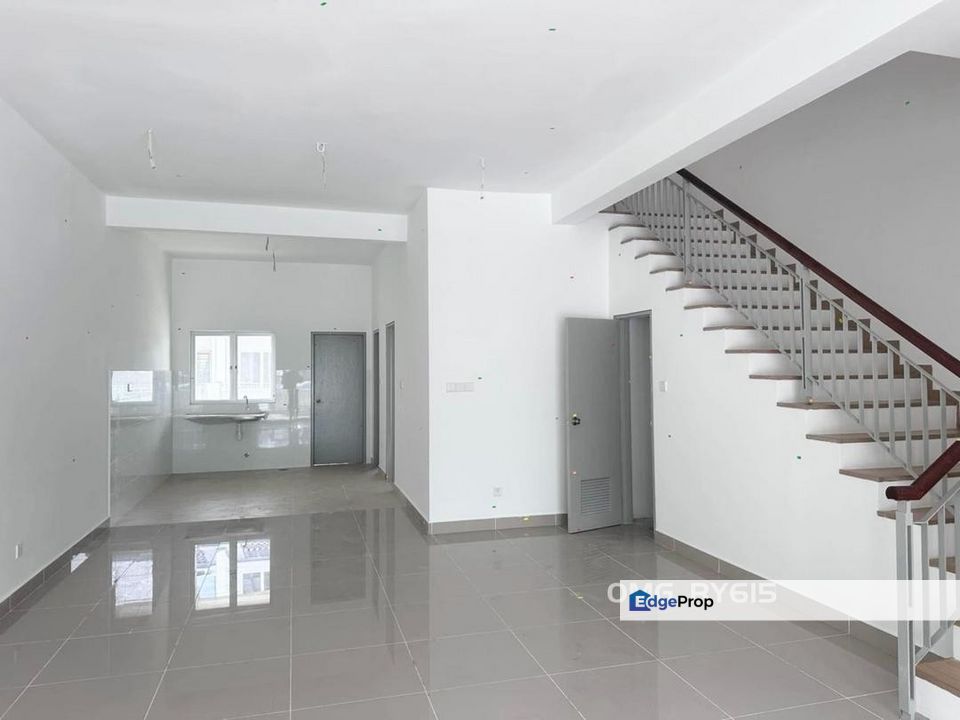 Bergenia Kota Bayuemas 2-Storey 20x70 Face Open Basic Unit Good Condition , Selangor, Klang