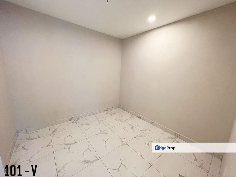 Taman Sentosa 1-Storey 20x60 Renovated Extended Tip Top Condition Ready Move In , Selangor, Klang