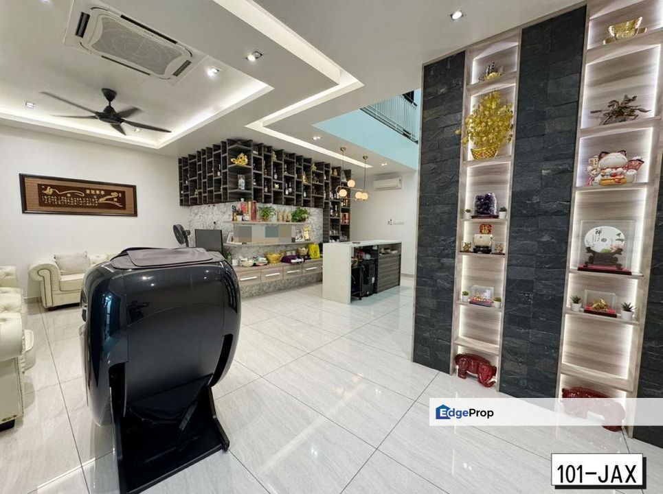 Delora Bandar Bukit Raja 2.5-Storey Renovated Extended Facing Lake Good Condition , Selangor, Klang