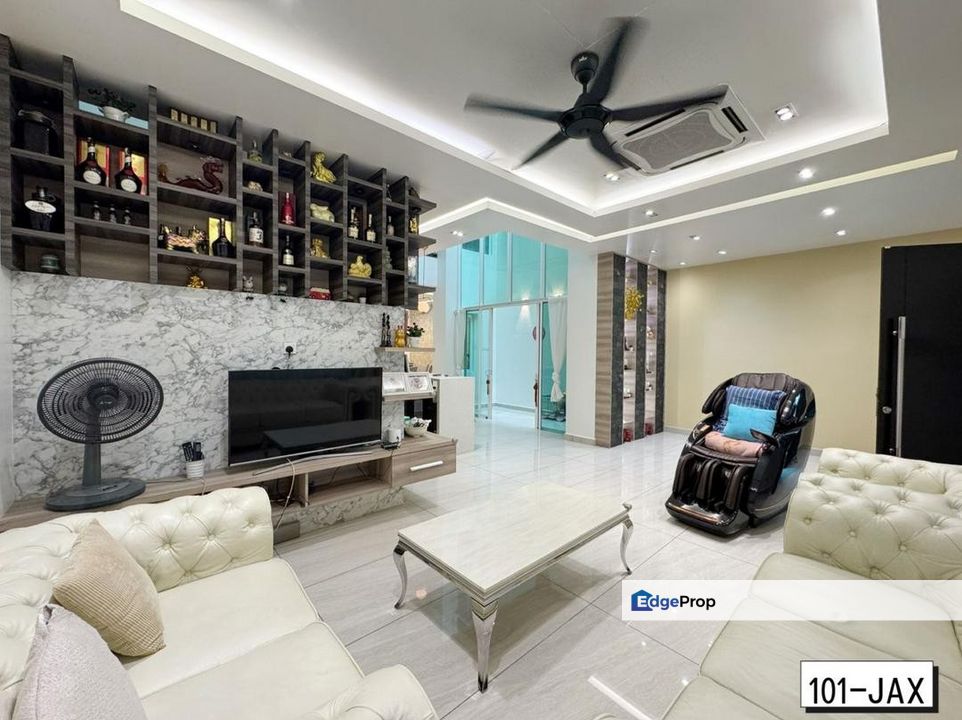 Delora Bandar Bukit Raja 2.5-Storey Renovated Extended Facing Lake Good Condition , Selangor, Klang