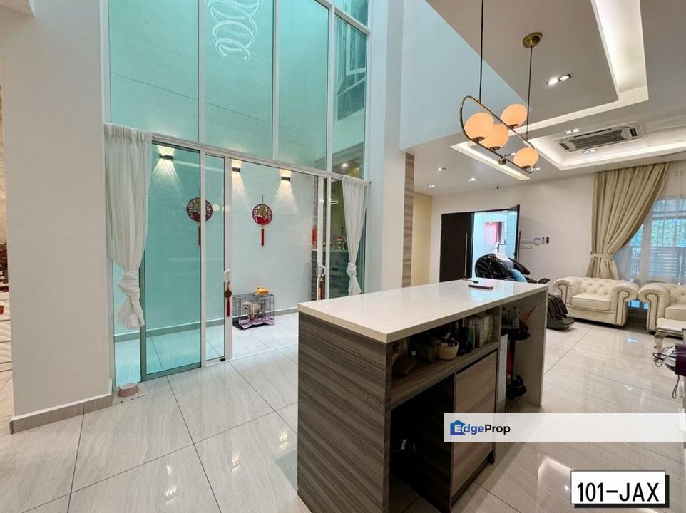 Delora Bandar Bukit Raja 2.5-Storey Renovated Extended Facing Lake Good Condition , Selangor, Klang