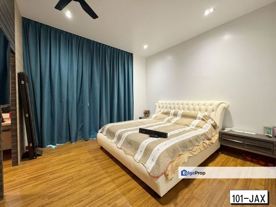 Delora Bandar Bukit Raja 2.5-Storey Renovated Extended Facing Lake Good Condition , Selangor, Klang