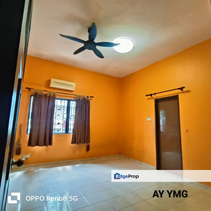 Taman Bunga Raya Jalan Raja Nong 2-Storey Semi-D Bungalow Renovated Good Condition , Selangor, Klang