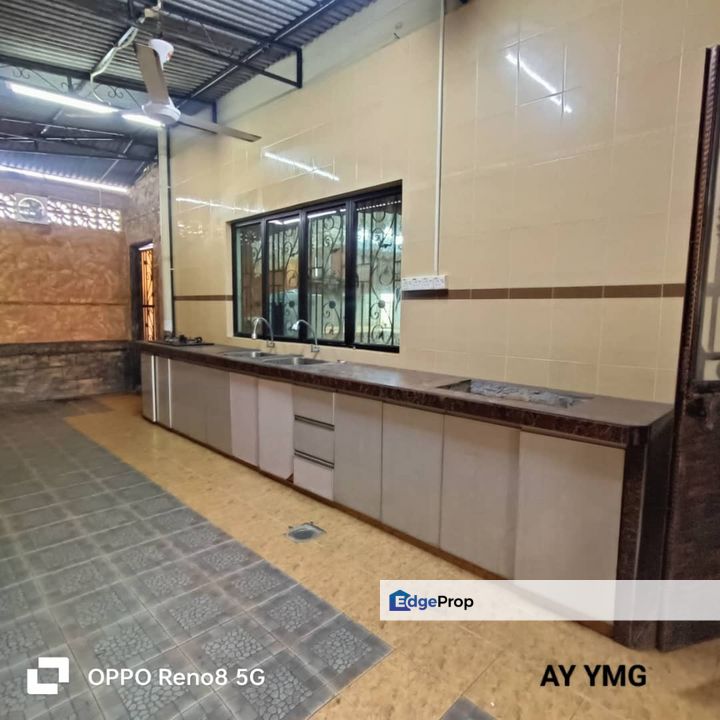 Taman Bunga Raya Jalan Raja Nong 2-Storey Semi-D Bungalow Renovated Good Condition , Selangor, Klang