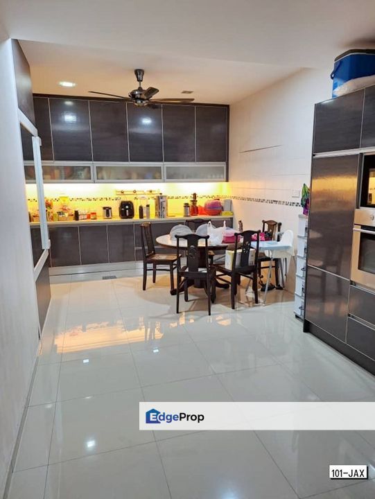 Aman Perdana Klang -Storey Semi-D Corner Renovated Extended Good Condition , Selangor, Klang