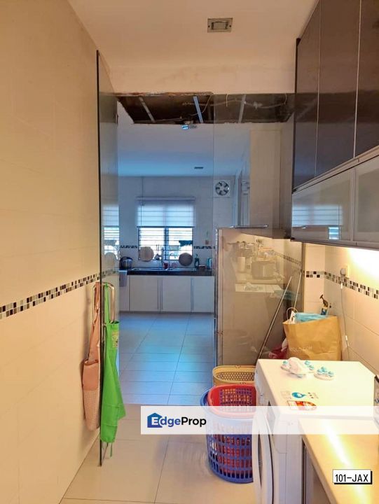 Aman Perdana Klang -Storey Semi-D Corner Renovated Extended Good Condition , Selangor, Klang