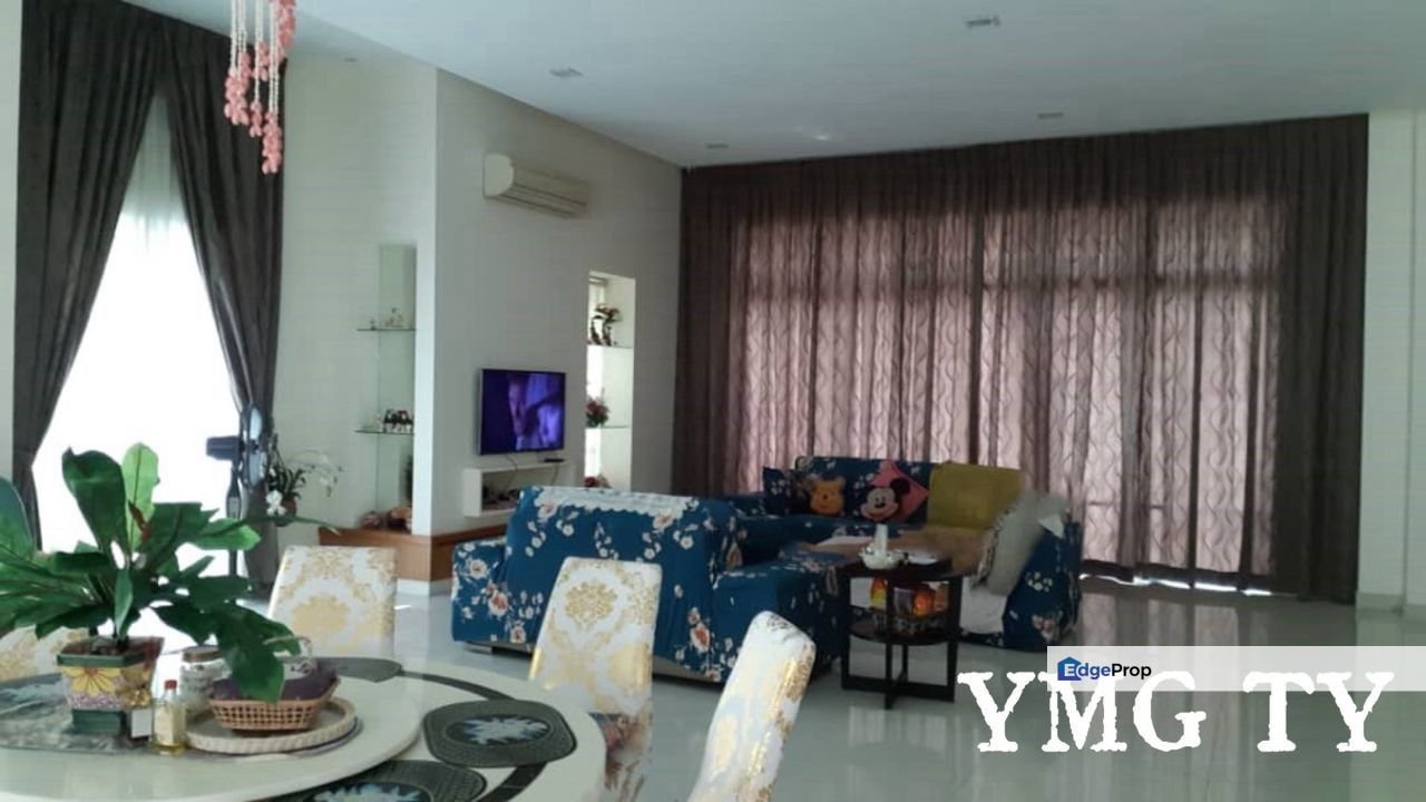 Sky Villas @ Taman Palm Grove Bungalow Ready Move In Good Condition, Selangor, Klang