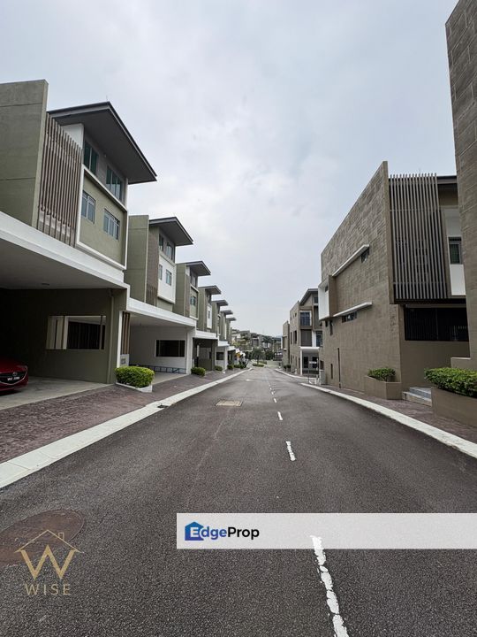 Karisma Hill @ Seri Kembangan 3 Storey Villas with Lift Ready Move In, Selangor, Puchong South