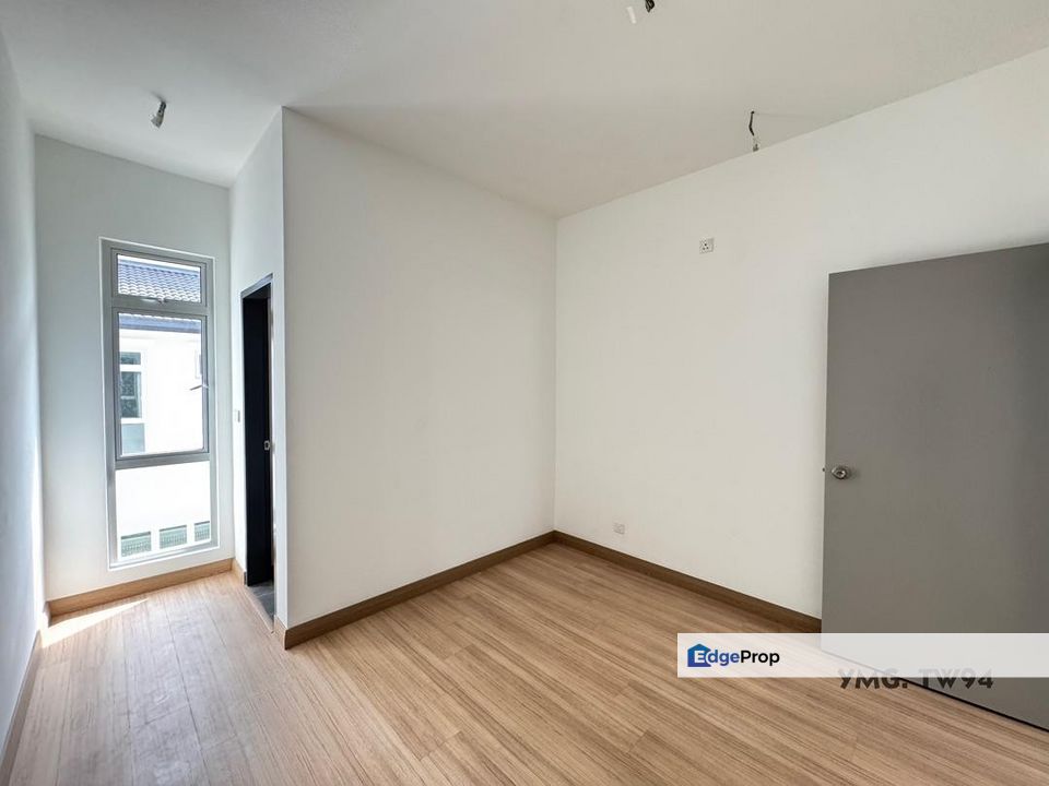 Kota Bayuemas Brand New 22x75 2-Storey Basic Unit Good Condition, Selangor, Klang