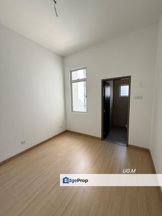 Aralia Kota Bayuemas 2-Storey Endlot Brand New Basic Unit Good Condition, Selangor, Klang