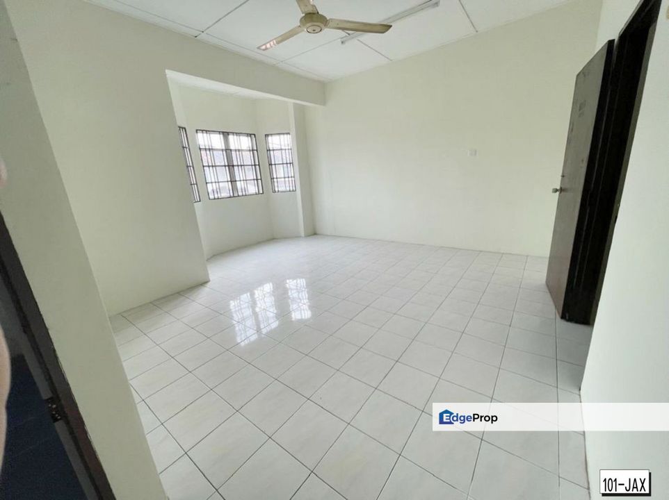 Mohd Tahir Taman Saujana 2-Storey 20x75 Basic Unit Good Condition, Selangor, Klang