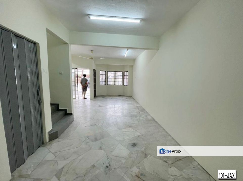 Mohd Tahir Taman Saujana 2-Storey 20x75 Basic Unit Good Condition, Selangor, Klang