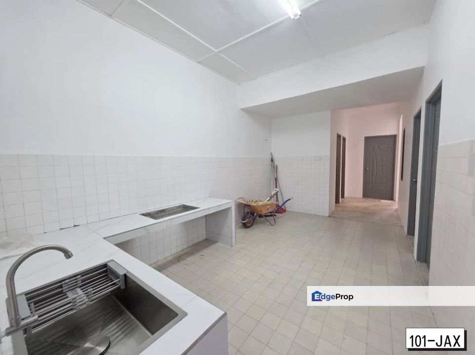 Pekan Meru Klang 1-Storey Ready Move In Newly Refurbished Good Condition , Selangor, Klang