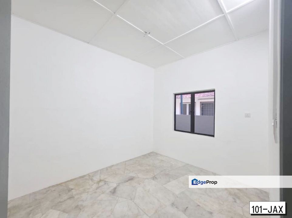 Pekan Meru Klang 1-Storey Ready Move In Newly Refurbished Good Condition , Selangor, Klang