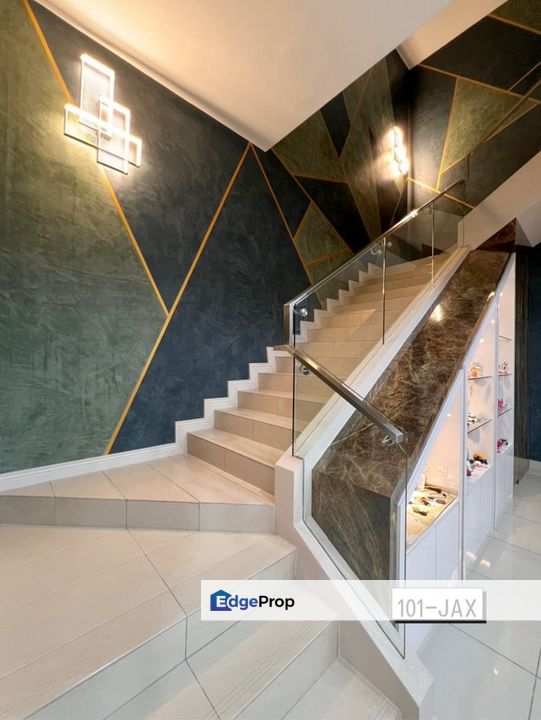 Canary Garden Bandar Bestari 2-Storey Semi-D 34x70 Raedy Move In Good Condition , Selangor, Klang