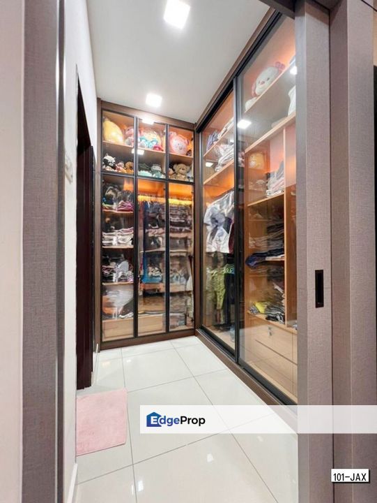 Canary Garden Bandar Bestari 2-Storey Semi-D 34x70 Raedy Move In Good Condition , Selangor, Klang