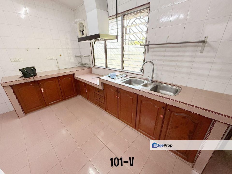 Pekan Meru Klang 1-Storey Renovated Extended Ready Move In Good Condition , Selangor, Klang