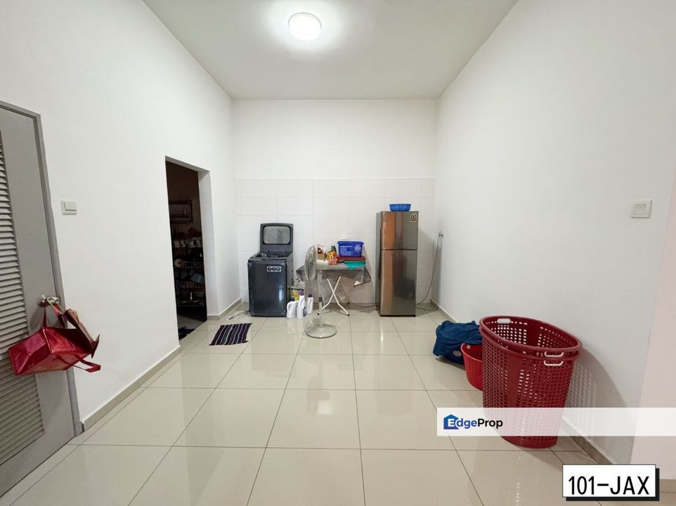 Canary Garden Bandar Bestari 3-Storey Semi-D Endlot 40x80 Basic Unit Good Condition , Selangor, Klang