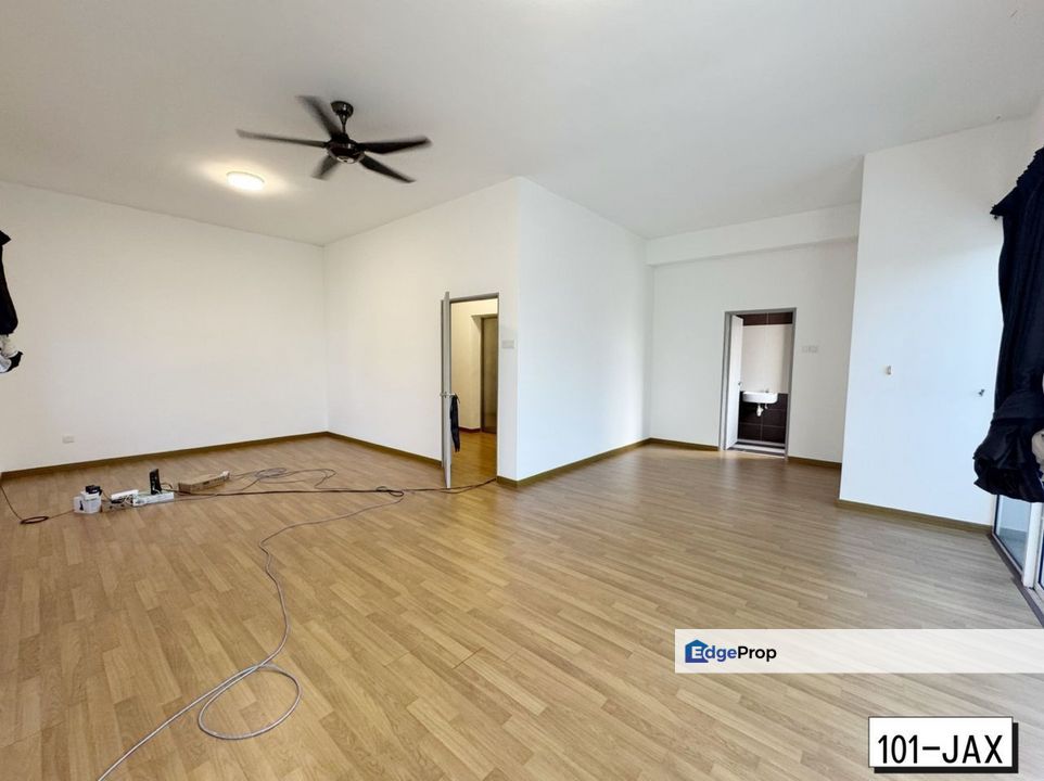 Canary Garden Bandar Bestari 3-Storey Semi-D Endlot 40x80 Basic Unit Good Condition , Selangor, Klang