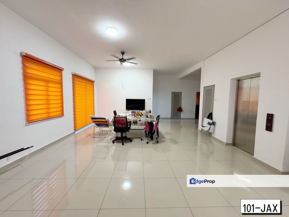 Canary Garden Bandar Bestari 3-Storey Semi-D Endlot 40x80 Basic Unit Good Condition , Selangor, Klang