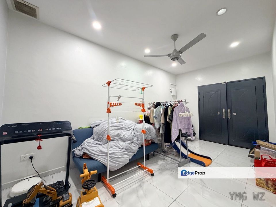 Taman Bekerley Klang 1-Storey Renovated Extended Face Open Good Condition, Selangor, Klang