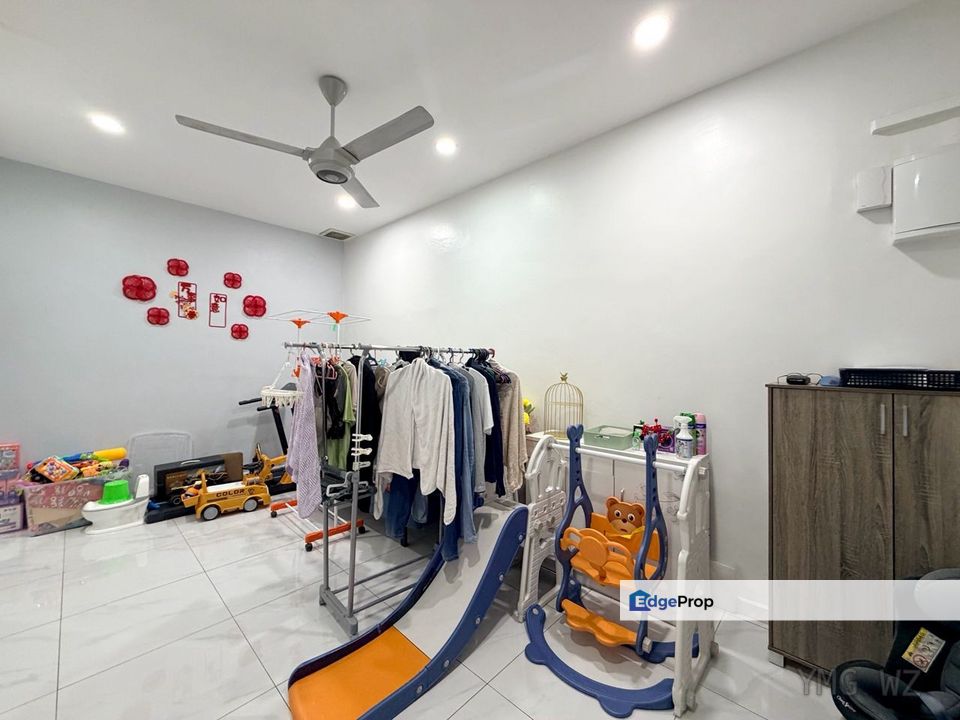 Taman Bekerley Klang 1-Storey Renovated Extended Face Open Good Condition, Selangor, Klang