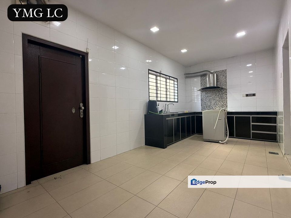 Taman Bayu Perdana 2-Storey 20x85 Renovated Extended Ready Move In Good Condition, Selangor, Klang