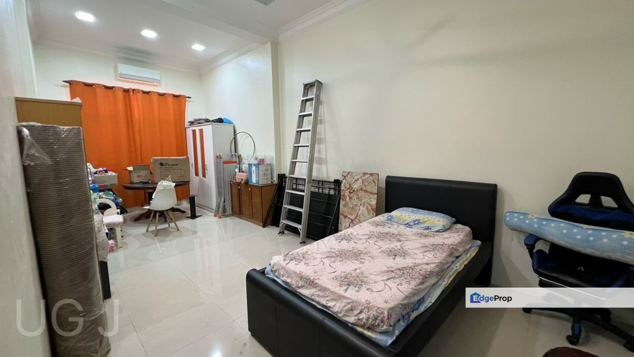 Batu Belah Klang 2-Storey Semi-D Extended Good Condition, Selangor, Klang