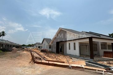 Pulau Indah ( Pulau Lumut )