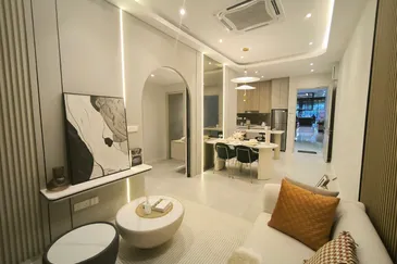 Service Apartment Seiring Damaisuria, Bukit Subang, Selangor for sale. 