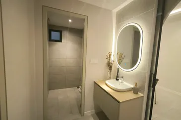 Service Apartment Seiring Damaisuria, Bukit Subang, Selangor for sale. 