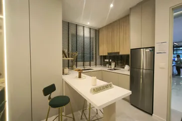 Service Apartment Seiring Damaisuria, Bukit Subang, Selangor for sale. 