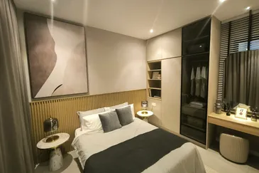 Service Apartment Seiring Damaisuria, Bukit Subang, Selangor for sale. 