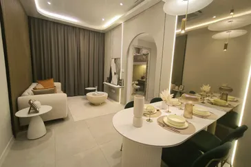 Service Apartment Seiring Damaisuria, Bukit Subang, Selangor for sale. 