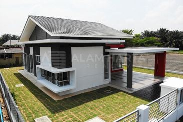 Pulau Indah ( Pulau Lumut )