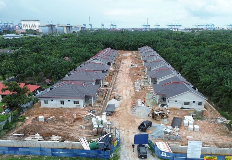 Pulau Indah ( Pulau Lumut )