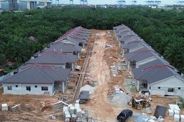 Pulau Indah ( Pulau Lumut )