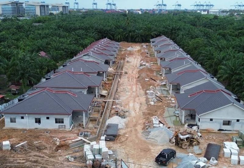 Pulau Indah ( Pulau Lumut )