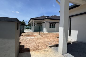 Pulau Indah ( Pulau Lumut )