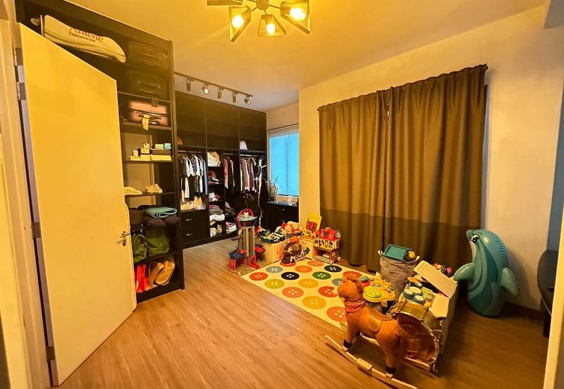 Lake Point Residence