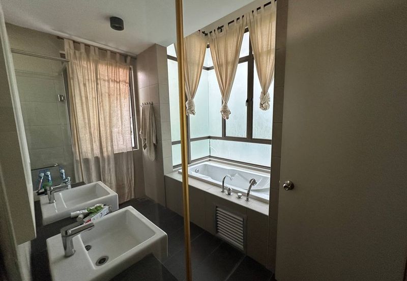 Lake Point Residence