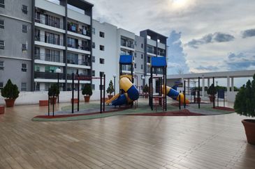 Puncak Hijauan (Hijauan Heights)