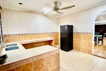 Jalan Suasana, Bandar Tun Hussein Onn