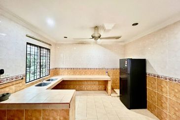 Jalan Suasana, Bandar Tun Hussein Onn