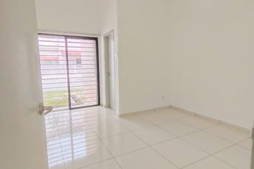 BANDAR AINSDALE FASA 3B (TENANG)