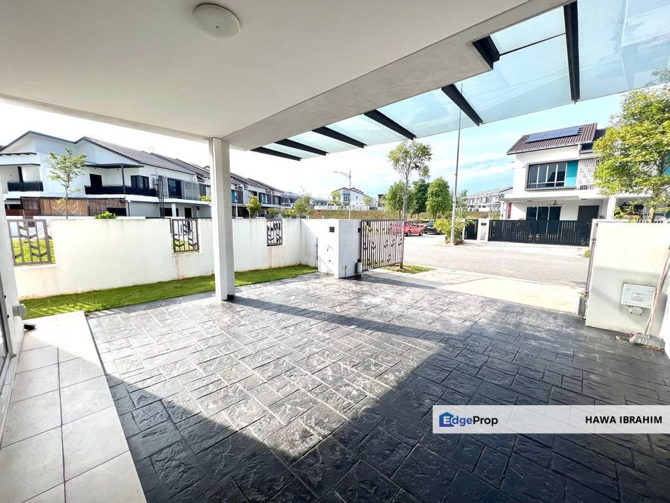 End Lot Double Storey Teres Serenia City Amani Sepang Renovated For Sale, Selangor, Dengkil