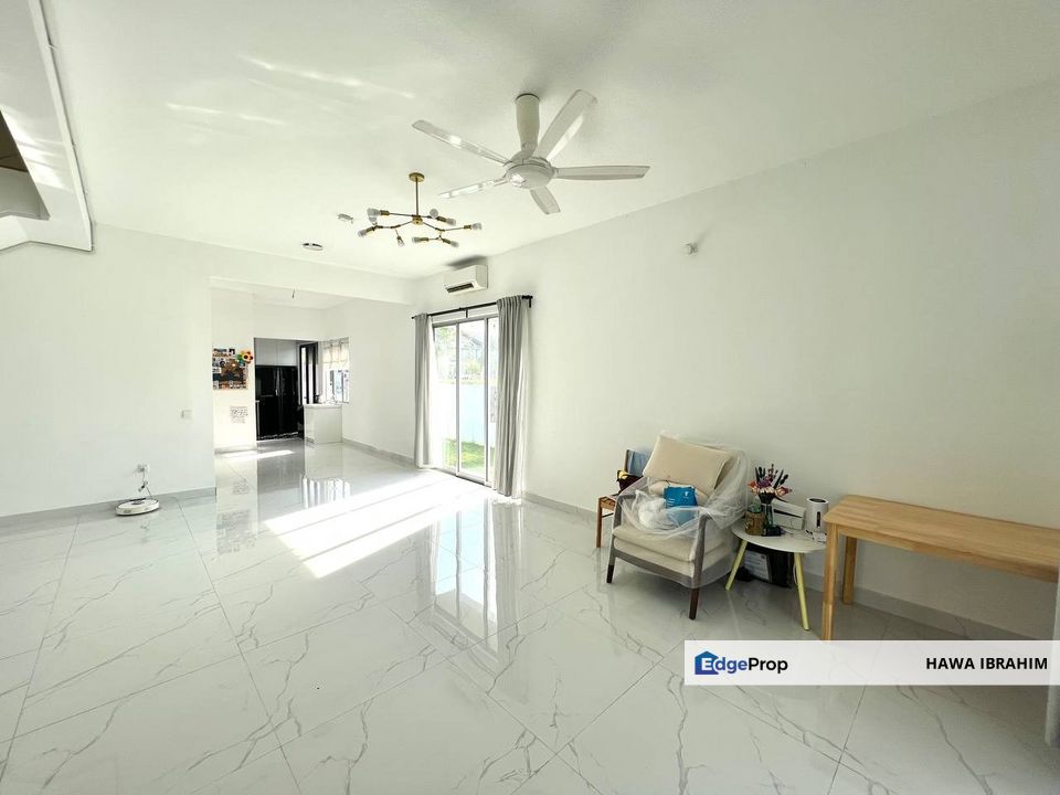 End Lot Double Storey Teres Serenia City Amani Sepang Renovated For Sale, Selangor, Dengkil