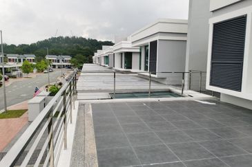 Perdana Lakeview East