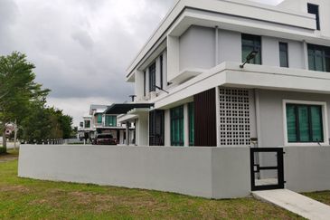 Perdana Lakeview East