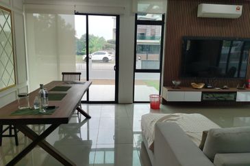 Perdana Lakeview East